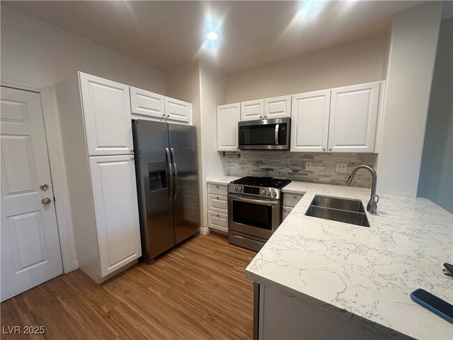 Building Photo - 760 Solitude Point Ave