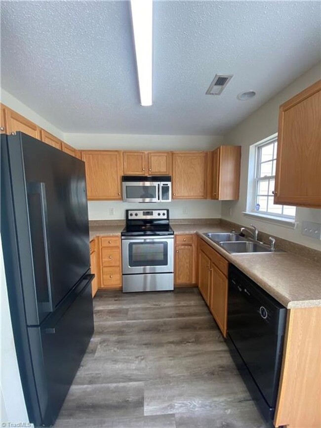 Building Photo - 2Br 1.5BA Townhome in Bridford Downs