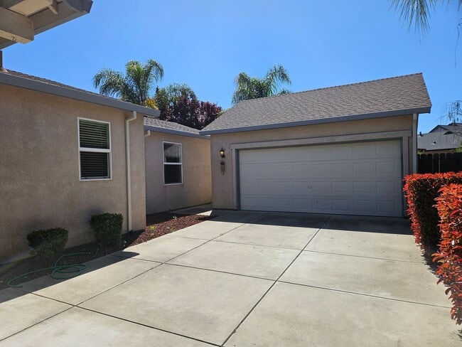 Building Photo - 3 bedroom single story in Manteca!