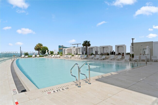 Building Photo - 300 Biscayne Blvd