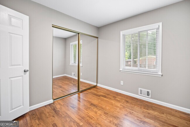 Building Photo - 2179 Beech Valley Dr