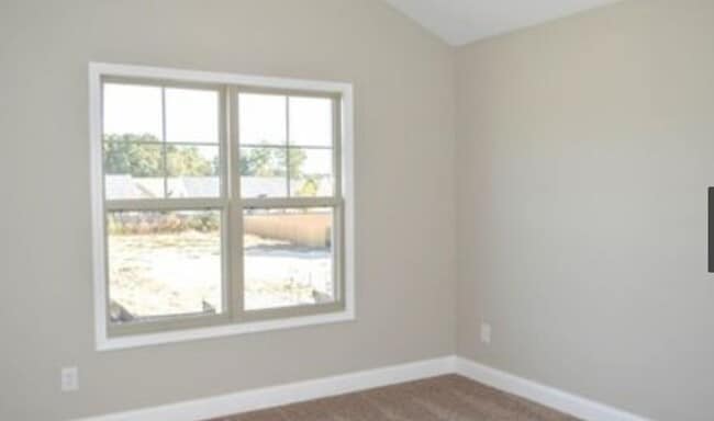 Building Photo - NEW LISTING- 4 bd/ 2.5 ba located MINUTES ...
