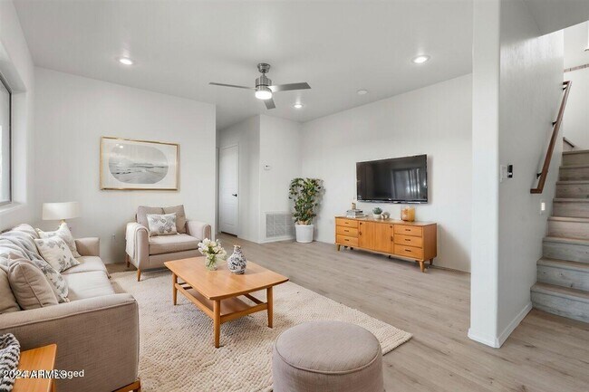 Building Photo - 1280 Majestic Vw Dr