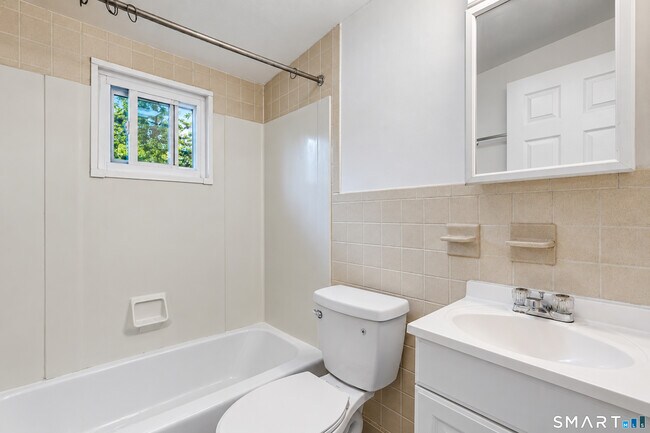 Building Photo - 19 Denlar Dr