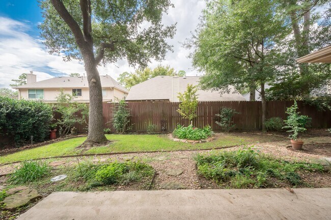 Building Photo - 16015 Lausanne Dr