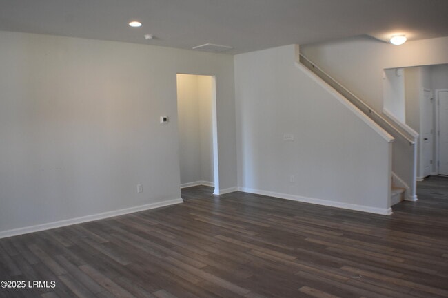 Building Photo - 15 Chauga St