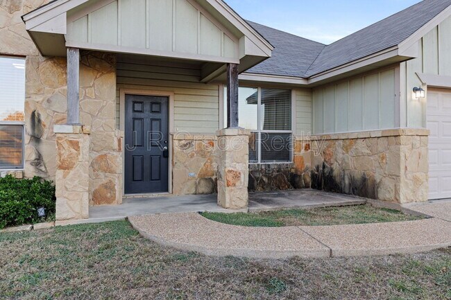 Building Photo - 120 Flat Creek Dr