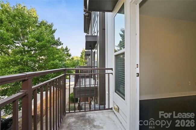 Building Photo - 732 Seigle Point Dr