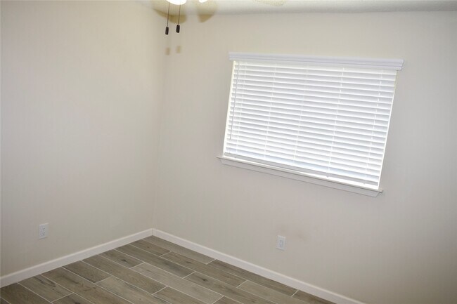 Building Photo - 2511 Maple Tree Ct