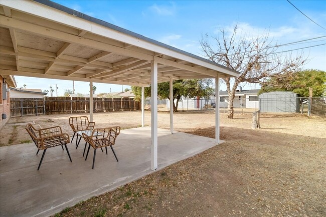 Building Photo - 5014 W Gardenia Ave