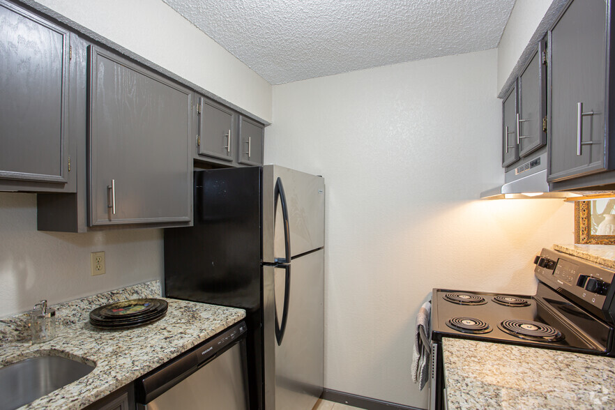 Updated Kitchen - Magnolia Lake Apartments