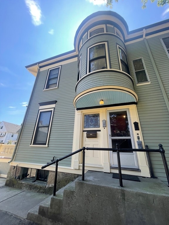 Building Photo - 11 Montague St