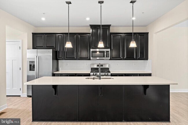 Building Photo - 6056 Murray Terrace