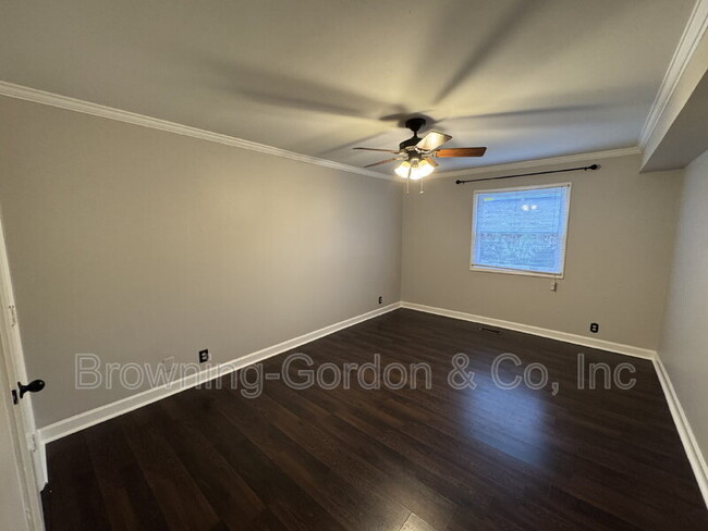 Building Photo - 5025 Hillsboro Pike