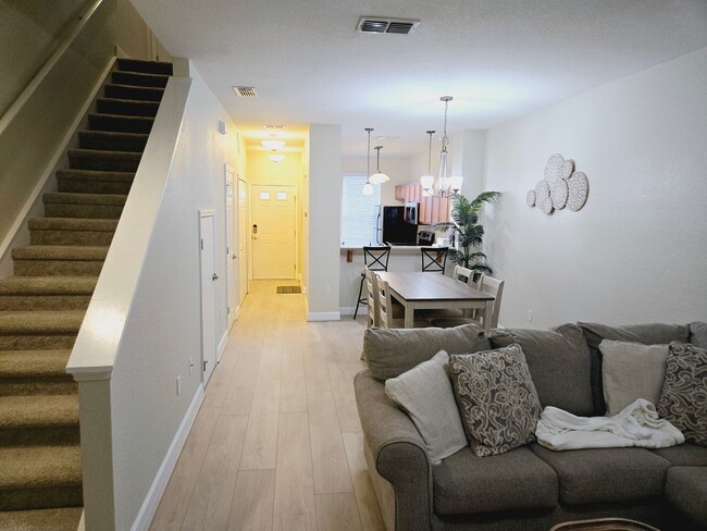 Building Photo - 2BR/2.5BA furnished townhome in a gated co...