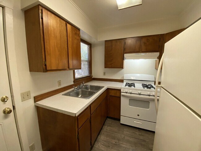 Building Photo - 1032 W Nevada Ct
