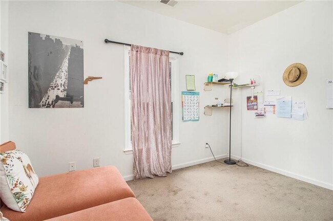 Building Photo - 1316 Plaza Ave SW