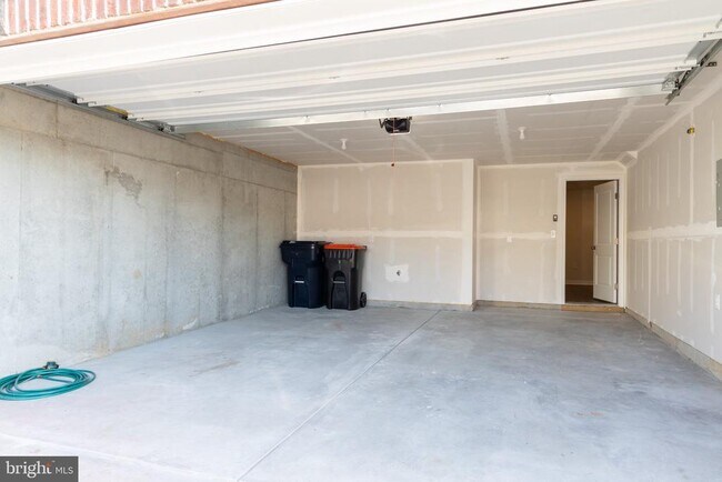 Building Photo - 113 Four Leaf Dr