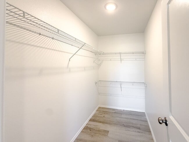 Building Photo - Stunning 4-Bedroom Home