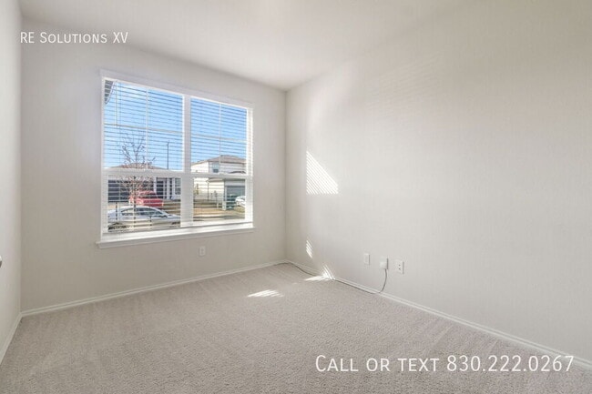 Building Photo - 10243 Band Wagon