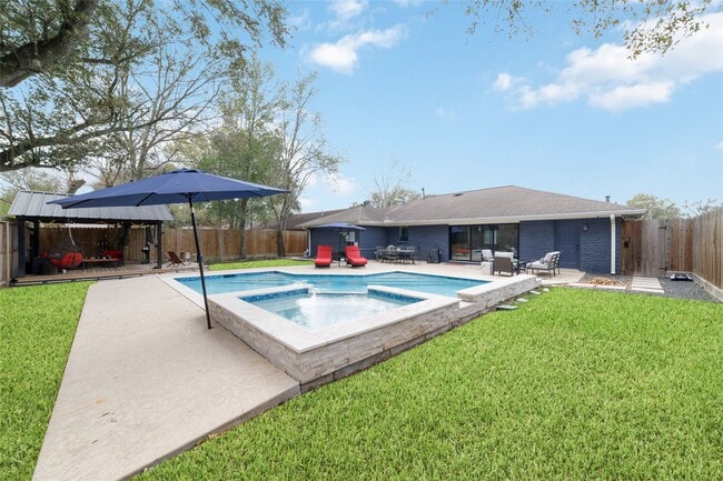 Building Photo - 10607 Chimney Rock Rd