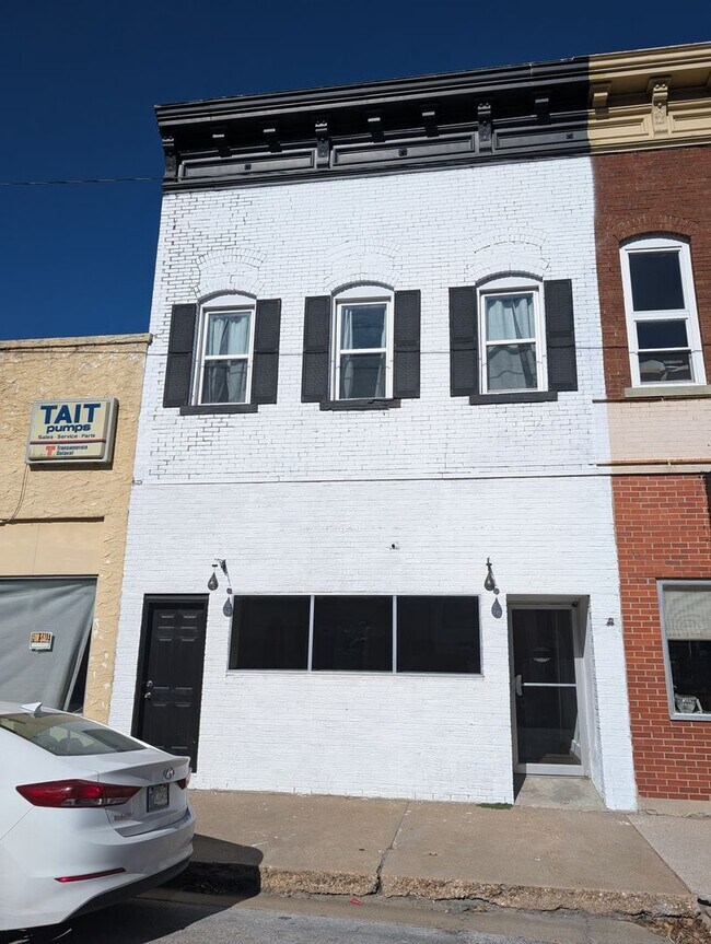 Building Photo - 123 W Moniteau St
