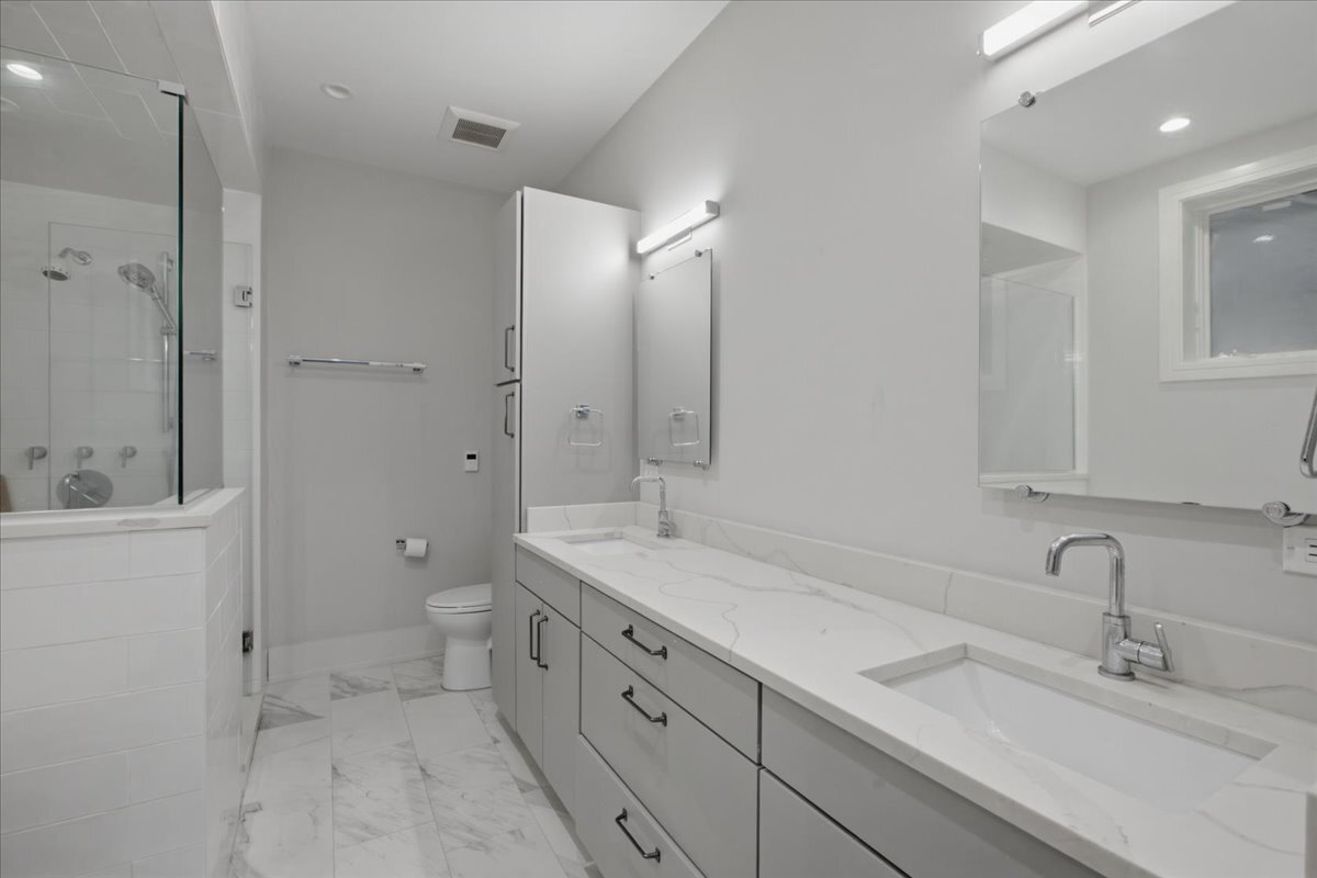 Building Photo - 3049 N Clybourn Ave