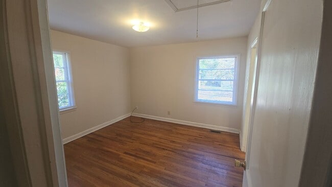 Building Photo - Forest Acres