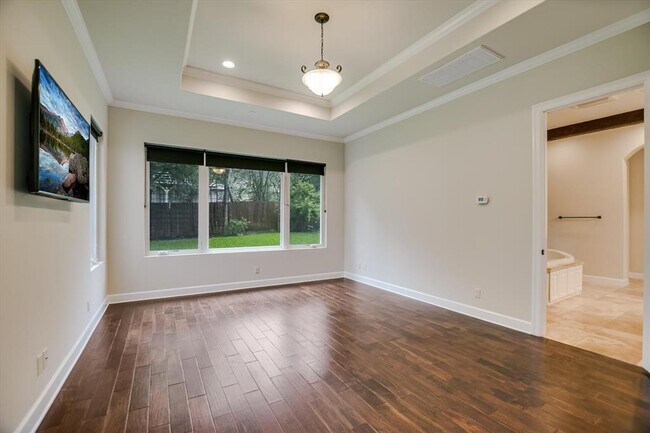 Building Photo - 11 Inwood Cir