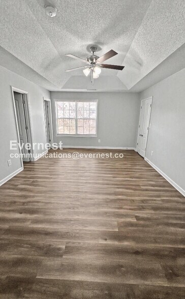 Building Photo - 8644 Thomas Ln