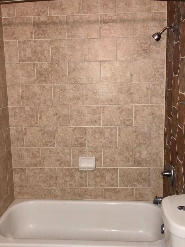 Building Photo - Very Spacious 2bd/2ba Condo in Brookhaven ...