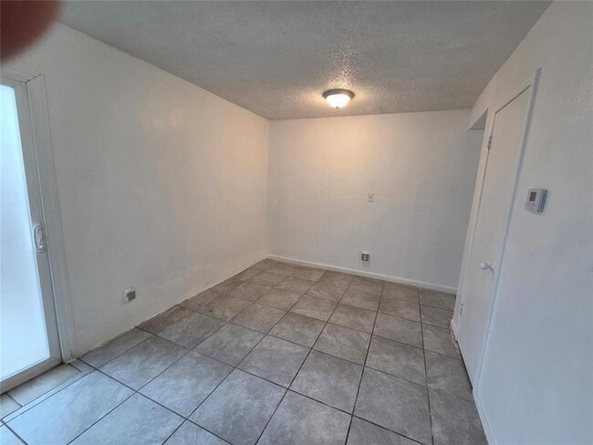 Building Photo - 401 SE 12th St