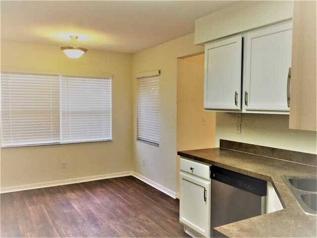 Building Photo - 12241 Woodglen Cir