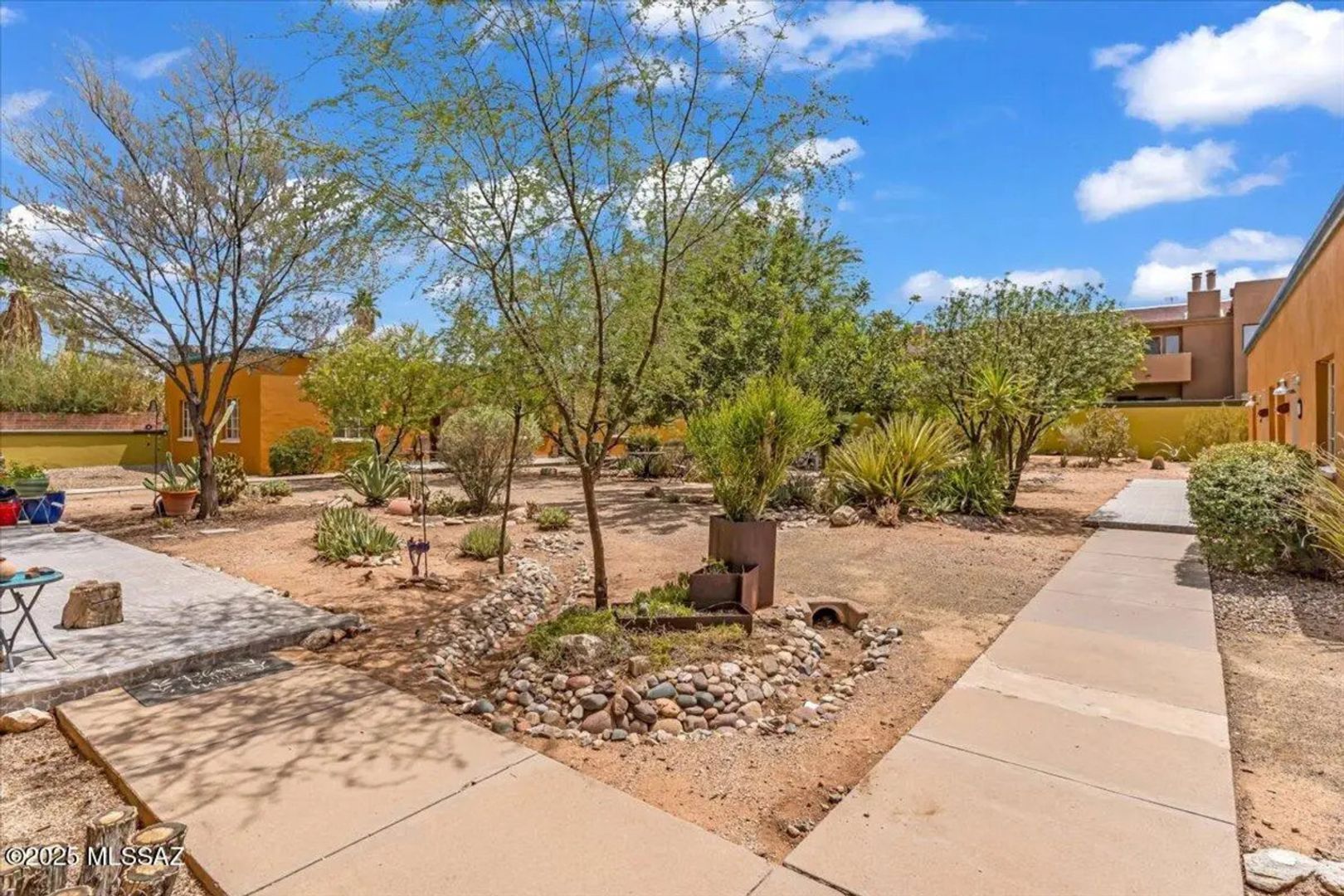 Building Photo - 720 N Palo Verde Blvd