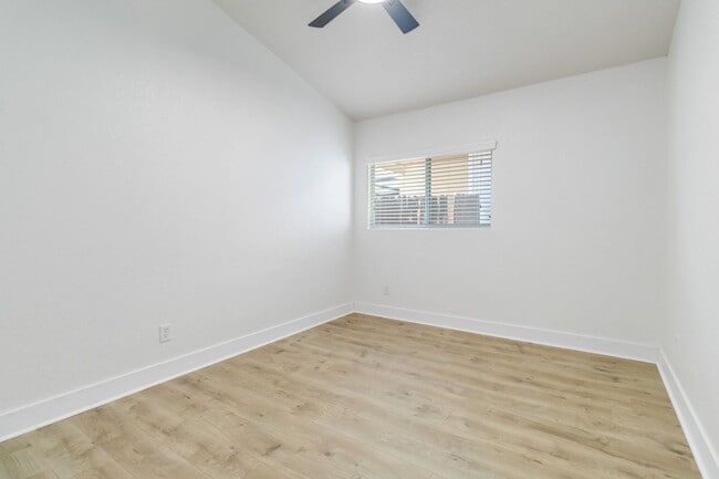 Building Photo - Gorgeous 3 bedroom, 2 bath home with a study near the Forum & Randolph AFB!