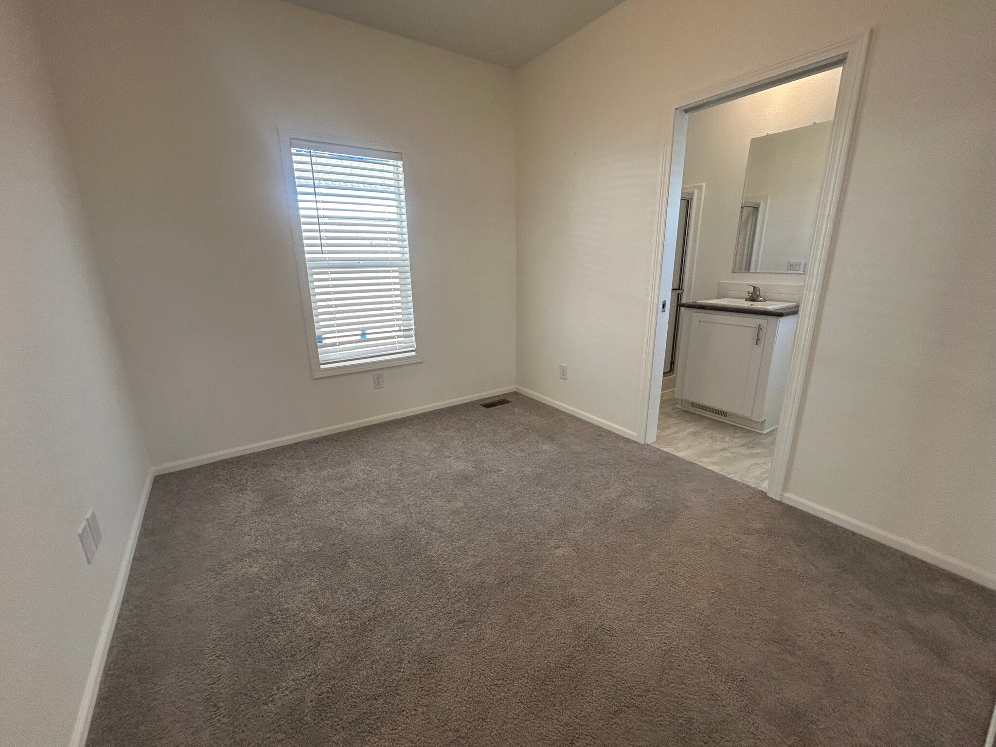 Building Photo - 925 N Plaza Dr