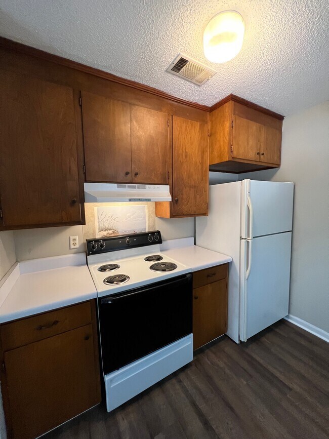 Building Photo - 212 Henderson St