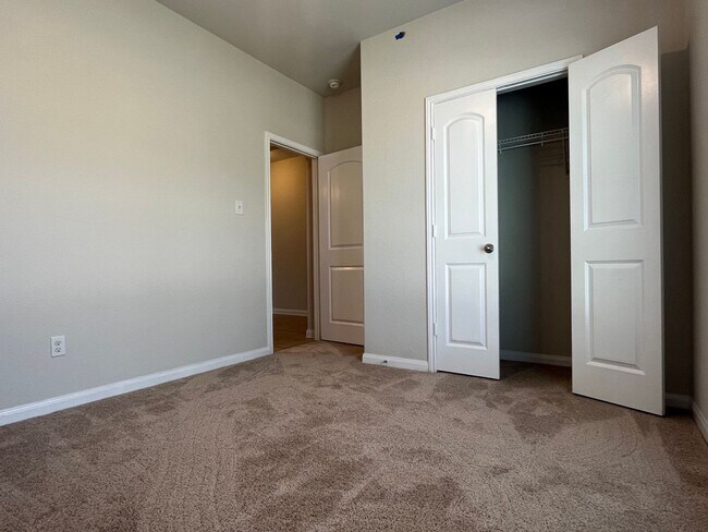 Building Photo - Nice 3/2 in Manor