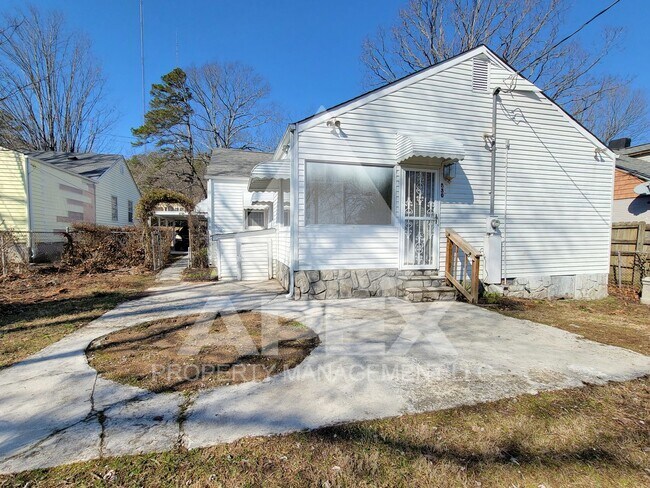 Building Photo - Craftsman Style 2 Bd 1.5- Ba Single Family Home with carport in North Knox!