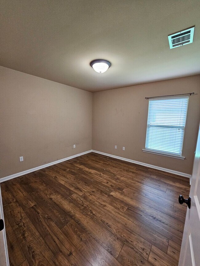 Building Photo - Coming Soon! 10/10/25