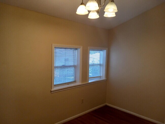 Building Photo - Charming & Updated Home Ready for Move-In