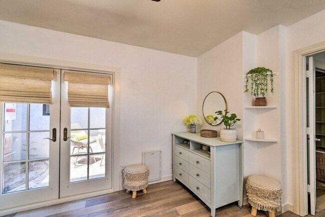 Building Photo - 4 Bed, 3 Bath, stunning home, located in t...