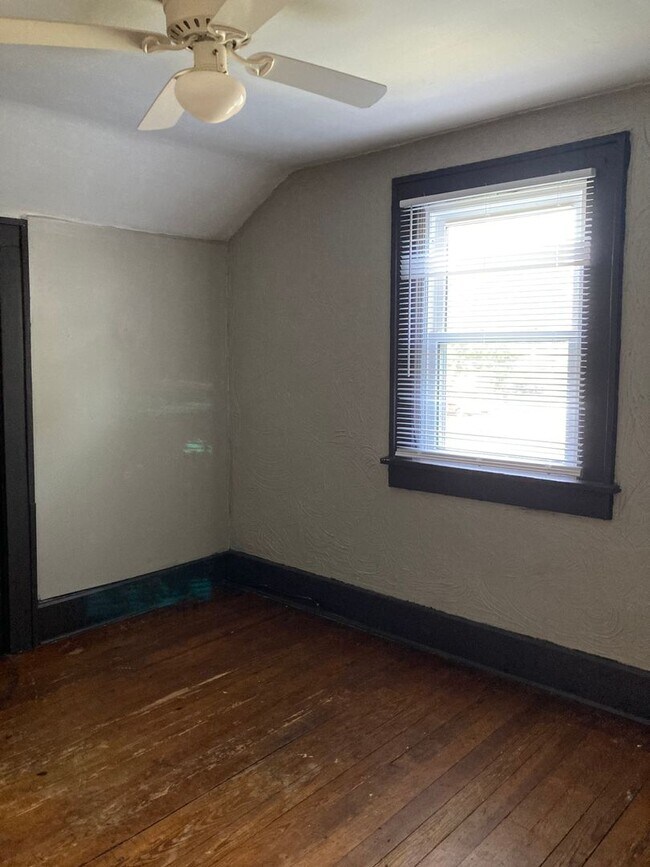 Building Photo - 605 W Beechwood Ave