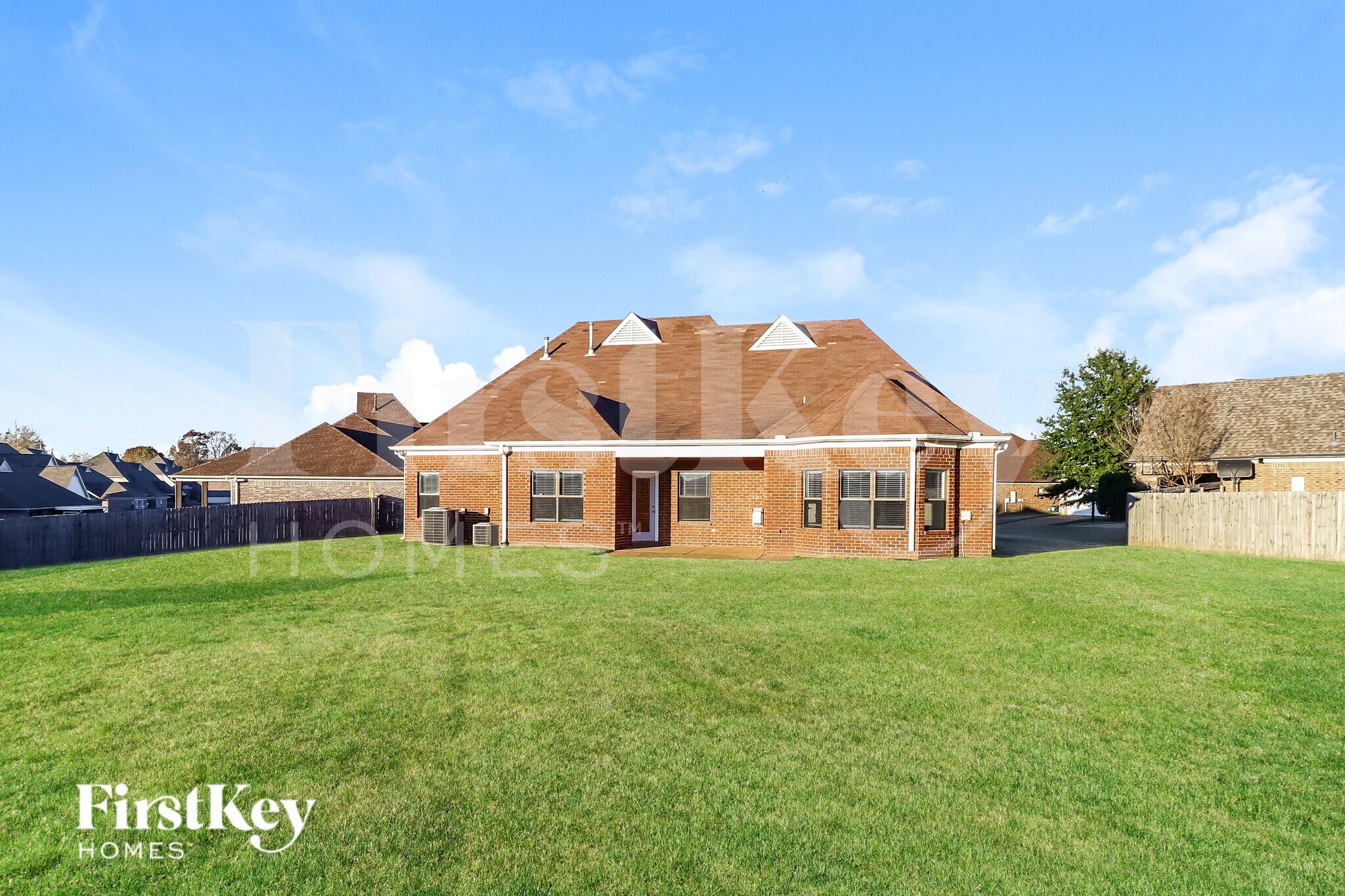 Building Photo - 100 Whispering Creek Cove