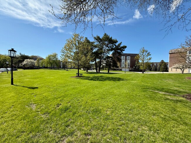 Building Photo - 600 Thames Pkwy