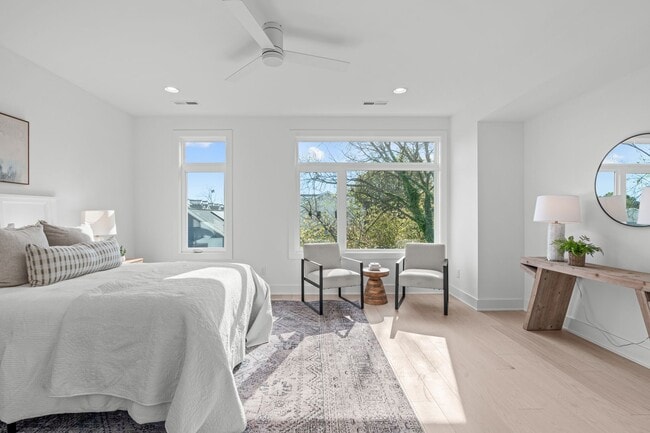 Building Photo - Luxurious New Construction 4BD, 4BA Downto...