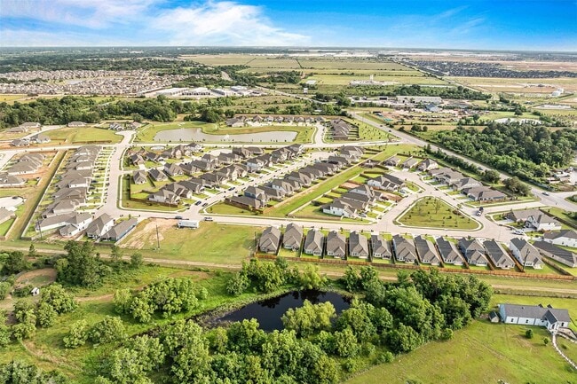 Building Photo - 32419 Sunbeam Dr