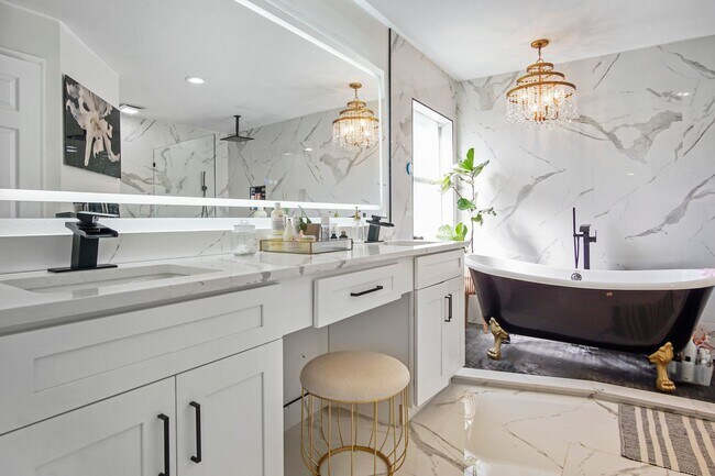 Building Photo - Ranch on 6 Acres