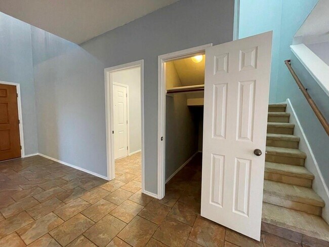 Building Photo - 9432 Castle Pines Dr