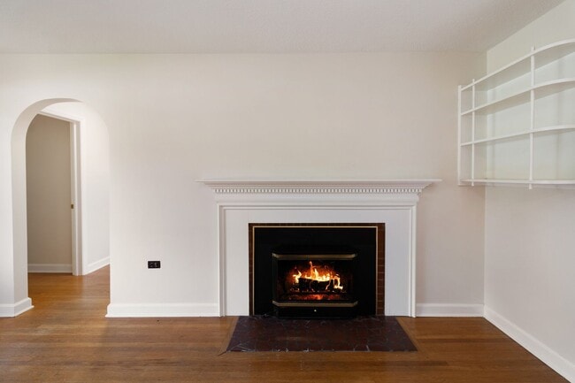 Building Photo - 559 Bailey St